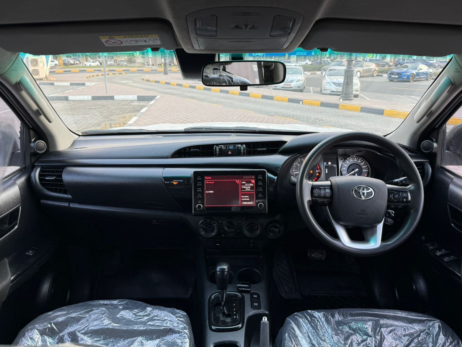 Toyota Hilux SR5 2019 White image